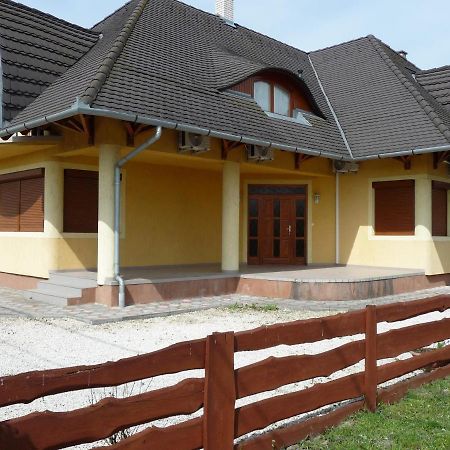 Nádas Társasház Balatonlelle Esterno foto