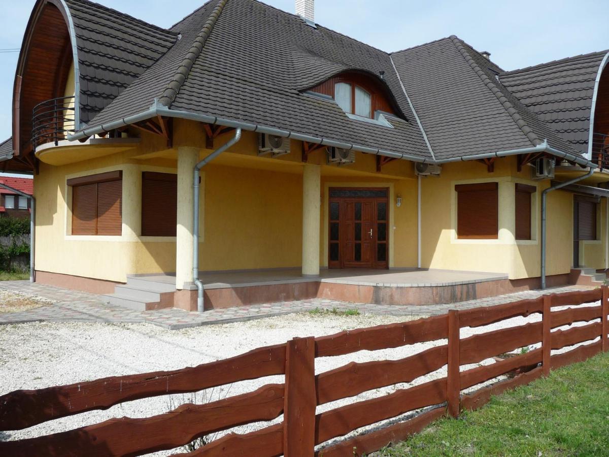 Nádas Társasház Balatonlelle Esterno foto