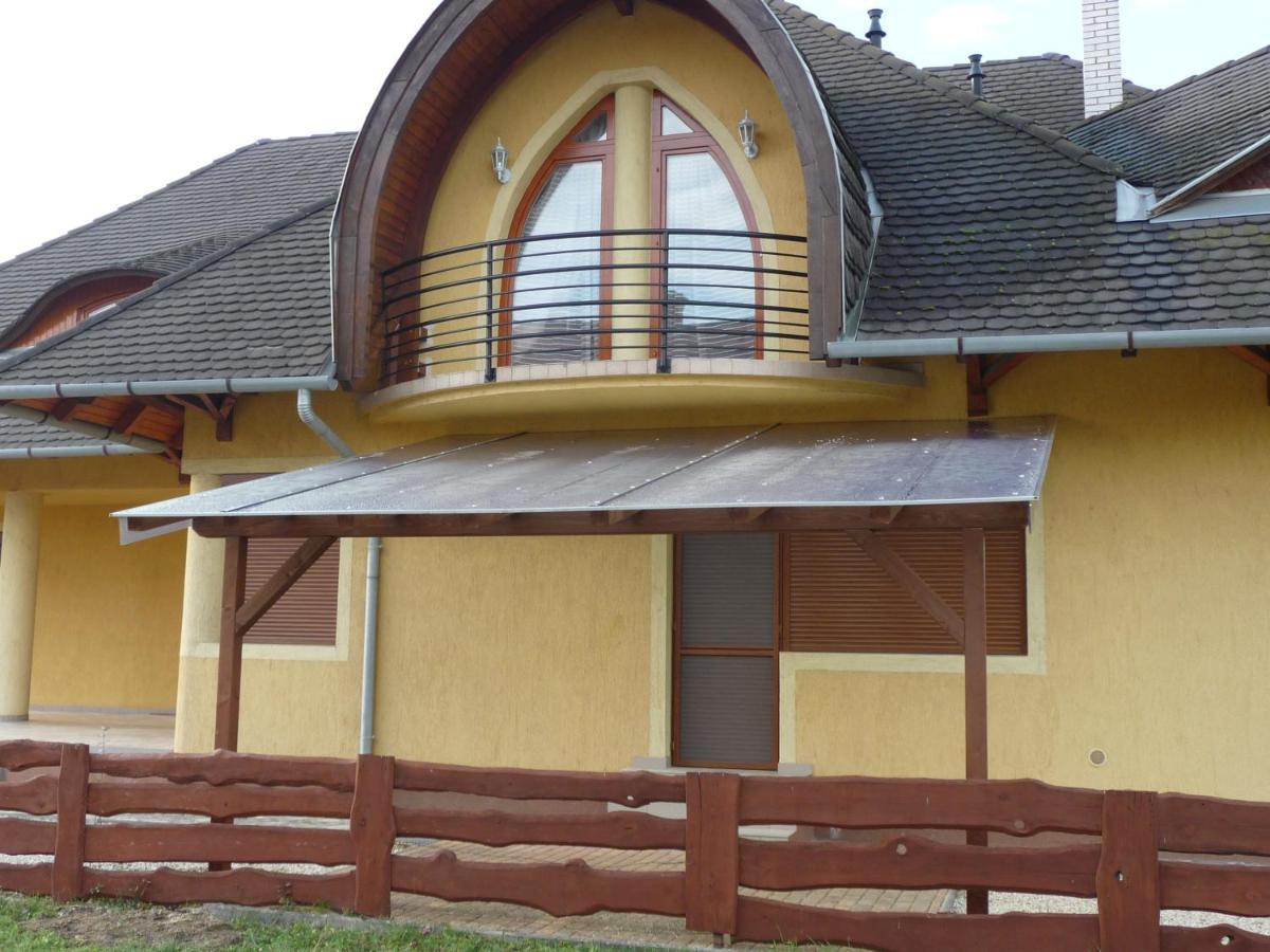 Nádas Társasház Balatonlelle Esterno foto