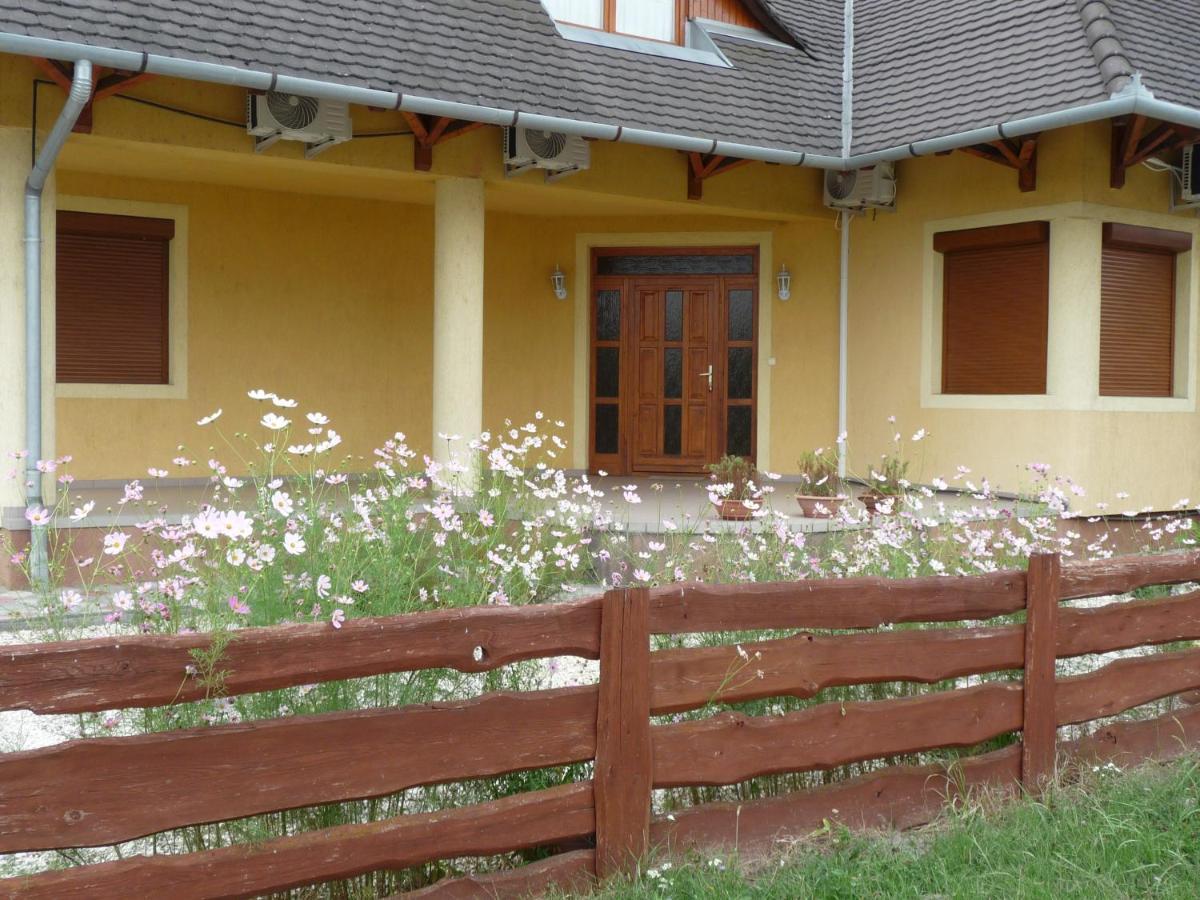 Nádas Társasház Balatonlelle Esterno foto