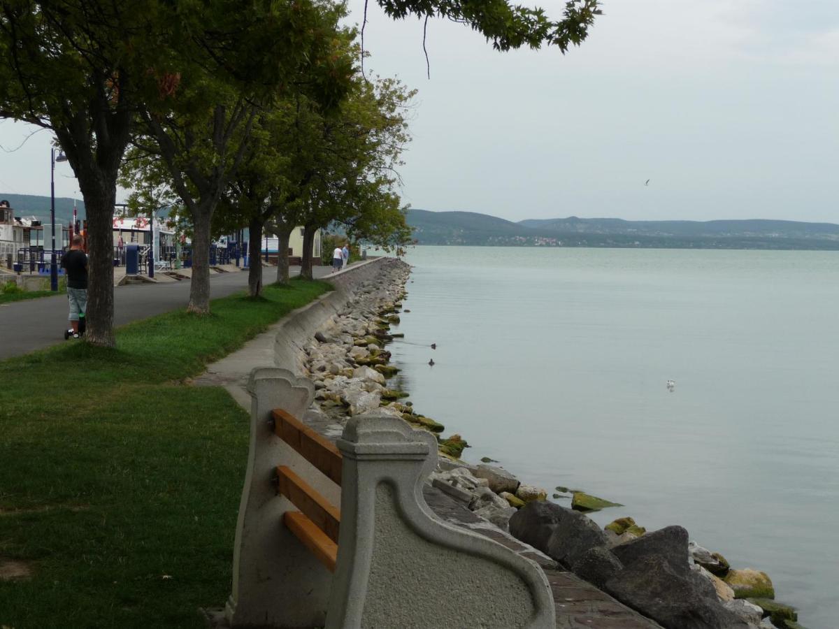 Nádas Társasház Balatonlelle Esterno foto